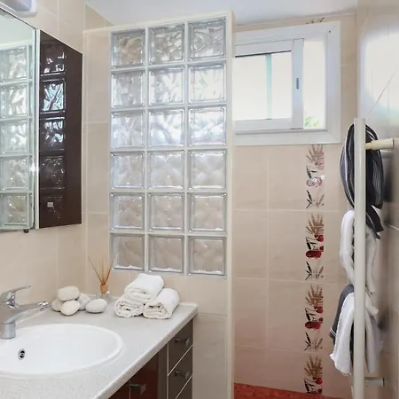 Bright 90m Close To The Sea Wifi Apartment *